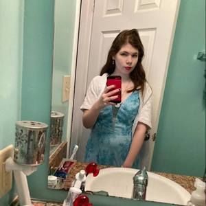 Meet your Posher, Caitlin